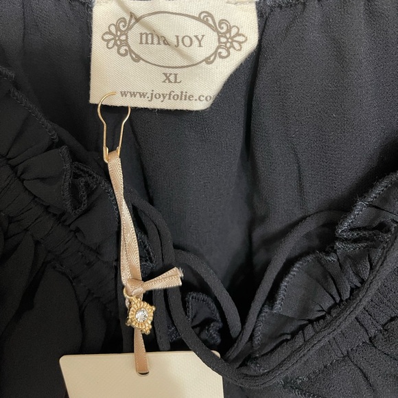 Chic Black Ruffled Off-Shoulder Blouse - Picture 3 of 3